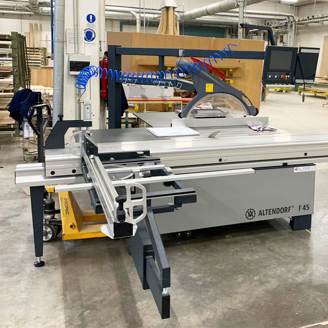 Squadratrice Altendorf F45 nel laboratorio di Ebanisteria Kora